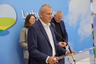 Uczestnicy konferencji prasowej zapowiadającej II Święto Produktu Regionalnego Powiatu Nowosolskiego
