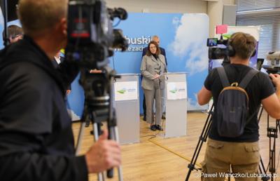 Uczestnicy konferencji prasowej zapowiadającej II Święto Produktu Regionalnego Powiatu Nowosolskiego