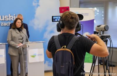 Uczestnicy konferencji prasowej zapowiadającej II Święto Produktu Regionalnego Powiatu Nowosolskiego