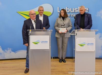 Uczestnicy konferencji prasowej zapowiadającej II Święto Produktu Regionalnego Powiatu Nowosolskiego