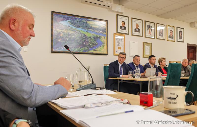 Marszałek Sebastian Ciemnoczołowski wystapił na sesji Radny Gminy Zabór