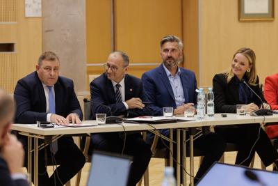 W Urzędzie Marszałkowskim Województwa Lubuskiego w Zielonej Górze rozpoczęła obrady Sejmowa Komisja Infrastruktury