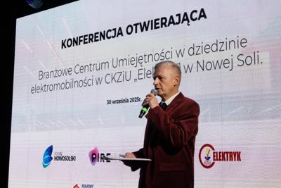 W Centrum Kształcenia Zawodowego i Ustawicznego „Elektryk” w Nowej Soli odbyła się konferencja z okazji otwarcia Branżowego Centrum Umiejętności w dziedzinie elektromobilności. W wydarzeniu wziął udział wicemarszałek Grzegorz Potęga.