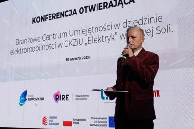 W Centrum Kształcenia Zawodowego i Ustawicznego „Elektryk” w Nowej Soli odbyła się konferencja z okazji otwarcia Branżowego Centrum Umiejętności w dziedzinie elektromobilności. W wydarzeniu wziął udział wicemarszałek Grzegorz Potęga.