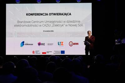 W Centrum Kształcenia Zawodowego i Ustawicznego „Elektryk” w Nowej Soli odbyła się konferencja z okazji otwarcia Branżowego Centrum Umiejętności w dziedzinie elektromobilności. W wydarzeniu wziął udział wicemarszałek Grzegorz Potęga.