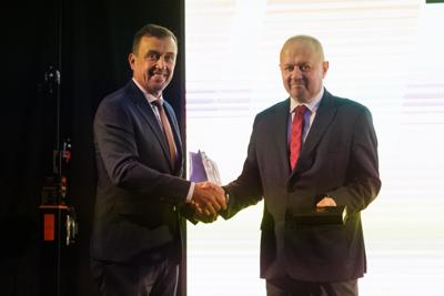 W Centrum Kształcenia Zawodowego i Ustawicznego „Elektryk” w Nowej Soli odbyła się konferencja z okazji otwarcia Branżowego Centrum Umiejętności w dziedzinie elektromobilności. W wydarzeniu wziął udział wicemarszałek Grzegorz Potęga.