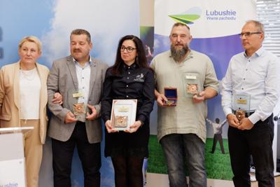 Nagrody "Perła 2025" 

Lubuska Perła Turystyczna to wyróżnienie dla atrakcyjnych, innowacyjnych, przyjaznych turystom produktów – wydarzeń, miejsc czy usług.