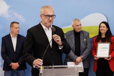 Nagrody "Perła 2025" 

Lubuska Perła Turystyczna to wyróżnienie dla atrakcyjnych, innowacyjnych, przyjaznych turystom produktów – wydarzeń, miejsc czy usług.