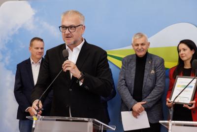Nagrody "Perła 2025" 

Lubuska Perła Turystyczna to wyróżnienie dla atrakcyjnych, innowacyjnych, przyjaznych turystom produktów – wydarzeń, miejsc czy usług.