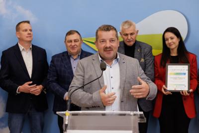 Nagrody "Perła 2025" 

Lubuska Perła Turystyczna to wyróżnienie dla atrakcyjnych, innowacyjnych, przyjaznych turystom produktów – wydarzeń, miejsc czy usług.