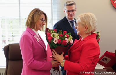 W piątek, 10 października 2025 r. w Urzędzie Marszałkowskim Województwa Lubuskiego odbyło się posiedzenie Rady Kobiet Województwa Lubuskiego. Sebastian Ciemnoczołowski po raz pierwszy jako nowy Marszałek Województwa Lubuskiego spotkał się z członkiniami Rady. 
