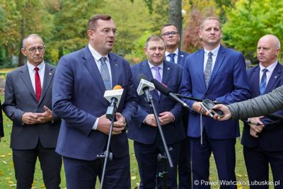 W piątek, 10 października 2025 roku w Hotelu Nadodrzański Dwór w Nowej Soli odbyła się debata pt. „Aktualna sytuacja w rolnictwie”, zorganizowana w ramach Gali Lubuskiego Złotego Kłosa. 