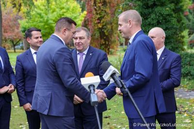 W piątek, 10 października 2025 roku w Hotelu Nadodrzański Dwór w Nowej Soli odbyła się debata pt. „Aktualna sytuacja w rolnictwie”, zorganizowana w ramach Gali Lubuskiego Złotego Kłosa. 