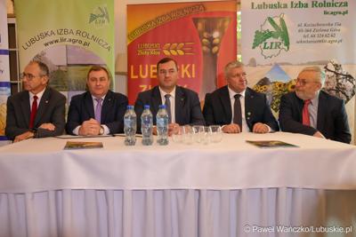 W piątek, 10 października 2025 roku w Hotelu Nadodrzański Dwór w Nowej Soli odbyła się debata pt. „Aktualna sytuacja w rolnictwie”, zorganizowana w ramach Gali Lubuskiego Złotego Kłosa. 