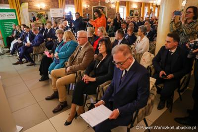 W piątek, 10 października 2025 roku w Hotelu Nadodrzański Dwór w Nowej Soli odbyła się debata pt. „Aktualna sytuacja w rolnictwie”, zorganizowana w ramach Gali Lubuskiego Złotego Kłosa. 
