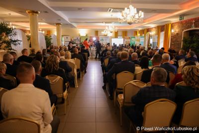 W piątek, 10 października 2025 roku w Hotelu Nadodrzański Dwór w Nowej Soli odbyła się debata pt. „Aktualna sytuacja w rolnictwie”, zorganizowana w ramach Gali Lubuskiego Złotego Kłosa. 