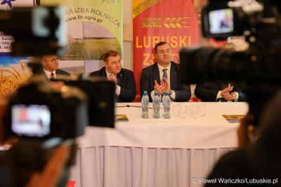 W piątek, 10 października 2025 roku w Hotelu Nadodrzański Dwór w Nowej Soli odbyła się debata pt. „Aktualna sytuacja w rolnictwie”, zorganizowana w ramach Gali Lubuskiego Złotego Kłosa. 