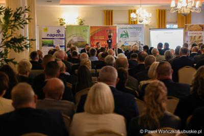 W piątek, 10 października 2025 roku w Hotelu Nadodrzański Dwór w Nowej Soli odbyła się debata pt. „Aktualna sytuacja w rolnictwie”, zorganizowana w ramach Gali Lubuskiego Złotego Kłosa. 