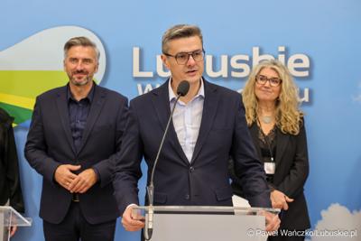 Marszałek Sebastian Ciemnoczołowski przypomniał, że w tym roku województwo ponownie ogłosiło nabór na stypendia dla studentów kierunków: lekarskiego, pielęgniarstwa oraz psychoterapii i psychologii klinicznej