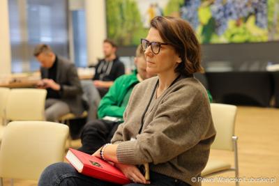 Podczas konferencji prasowej we wtorek (14 października 2025 r.) w Urzędzie Marszałkowskim w Zielonej Górze przypomniano o naborze na tegoroczne stypendia dla studentów kierunków medycznych
