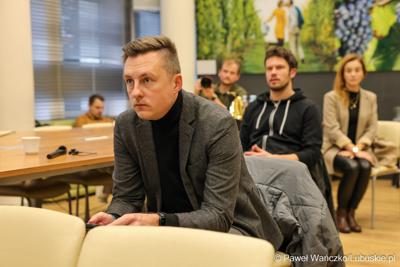 Podczas konferencji prasowej we wtorek (14 października 2025 r.) w Urzędzie Marszałkowskim w Zielonej Górze przypomniano o naborze na tegoroczne stypendia dla studentów kierunków medycznych
