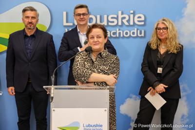 Podczas konferencji prasowej we wtorek (14 października 2025 r.) w Urzędzie Marszałkowskim w Zielonej Górze przypomniano o naborze na tegoroczne stypendia dla studentów kierunków medycznych
