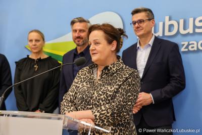 Podczas konferencji prasowej we wtorek (14 października 2025 r.) w Urzędzie Marszałkowskim w Zielonej Górze przypomniano o naborze na tegoroczne stypendia dla studentów kierunków medycznych
