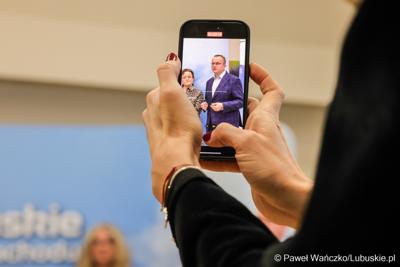 Podczas konferencji prasowej we wtorek (14 października 2025 r.) w Urzędzie Marszałkowskim w Zielonej Górze przypomniano o naborze na tegoroczne stypendia dla studentów kierunków medycznych
