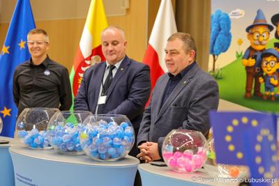 Zwycięzców w trzech kategoriach głównych i czterech dodatkowych pomagali wyłonić wicemarszałkowie województwa lubuskiego – Grzegorz Potęga i Hubert Harasimowicz.

