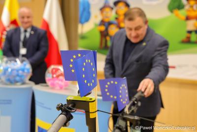 Zwycięzców w trzech kategoriach głównych i czterech dodatkowych pomagali wyłonić wicemarszałkowie województwa lubuskiego – Grzegorz Potęga i Hubert Harasimowicz.

