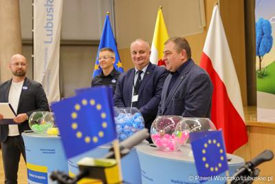 Zwycięzców w trzech kategoriach głównych i czterech dodatkowych pomagali wyłonić wicemarszałkowie województwa lubuskiego – Grzegorz Potęga i Hubert Harasimowicz.


