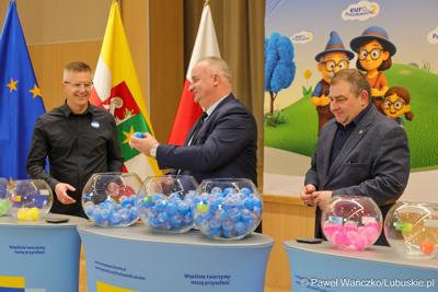 Zwycięzców w trzech kategoriach głównych i czterech dodatkowych pomagali wyłonić wicemarszałkowie województwa lubuskiego – Grzegorz Potęga i Hubert Harasimowicz.


