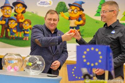 Zwycięzców w trzech kategoriach głównych i czterech dodatkowych pomagali wyłonić wicemarszałkowie województwa lubuskiego – Grzegorz Potęga i Hubert Harasimowicz.

