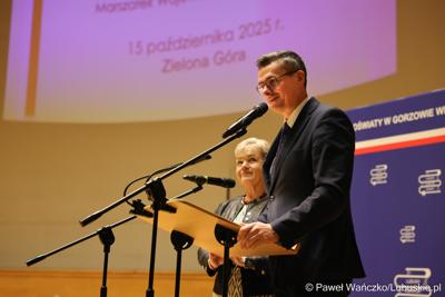 Marszałek województwa lubuskiego Sebastian Ciemnoczołowski oraz członkini zarządu Anna Chinalska