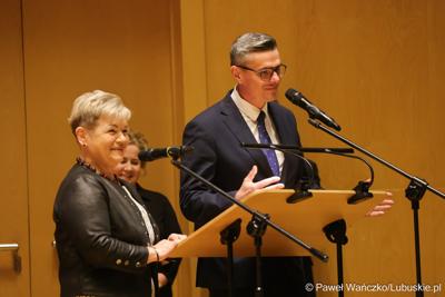 Marszałek województwa lubuskiego Sebastian Ciemnoczołowski oraz członkini zarządu Anna Chinalska