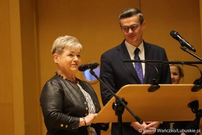 Marszałek województwa lubuskiego Sebastian Ciemnoczołowski oraz członkini zarządu Anna Chinalska