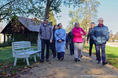 Odnowiony park, położony przy Centrum Leczenia Dzieci i Młodzieży, został oficjalnie zaprezentowany 20 października 2025 r. Zanim jednak doszło do symbolicznego otwarcia terenu, już był on chętnie odwiedzany. 