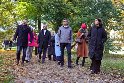 Odnowiony park, położony przy Centrum Leczenia Dzieci i Młodzieży, został oficjalnie zaprezentowany 20 października 2025 r. Zanim jednak doszło do symbolicznego otwarcia terenu, już był on chętnie odwiedzany. 