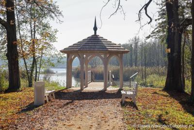 Odnowiony park, położony przy Centrum Leczenia Dzieci i Młodzieży w Zaborze