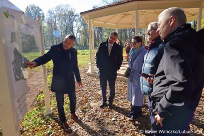Odnowiony park, położony przy Centrum Leczenia Dzieci i Młodzieży, został oficjalnie zaprezentowany 20 października 2025 r. Zanim jednak doszło do symbolicznego otwarcia terenu, już był on chętnie odwiedzany. 