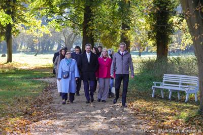 Odnowiony park, położony przy Centrum Leczenia Dzieci i Młodzieży w Zaborze, został oficjalnie zaprezentowany 20 października 2025 r. Zanim jednak doszło do symbolicznego otwarcia terenu, już był on chętnie odwiedzany. 