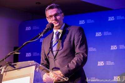Podczas uroczystości głos zabrał marszałek województwa Sebastian Ciemnoczołowski, który zwrócił uwagę na społeczne znaczenie systemu ubezpieczeń i jego europejskie korzenie