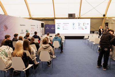 Powiatowy Urząd Pracy w Żaganiu wraz z Partnerstwem Lokalnych Pracodawców zorganizował po raz pierwszy Powiatowe Targi Pracy.