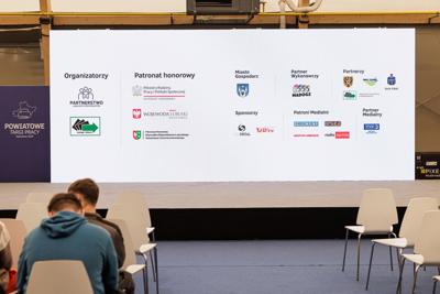 Powiatowy Urząd Pracy w Żaganiu wraz z Partnerstwem Lokalnych Pracodawców zorganizował po raz pierwszy Powiatowe Targi Pracy.