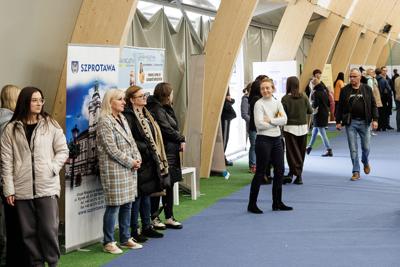 Powiatowy Urząd Pracy w Żaganiu wraz z Partnerstwem Lokalnych Pracodawców zorganizował po raz pierwszy Powiatowe Targi Pracy.