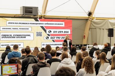 Powiatowy Urząd Pracy w Żaganiu wraz z Partnerstwem Lokalnych Pracodawców zorganizował po raz pierwszy Powiatowe Targi Pracy.
