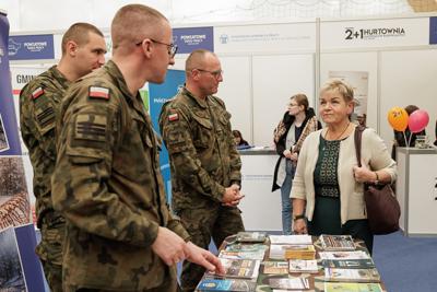 Powiatowy Urząd Pracy w Żaganiu wraz z Partnerstwem Lokalnych Pracodawców zorganizował po raz pierwszy Powiatowe Targi Pracy.