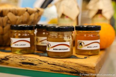 28 października 2025 r. podczas konferencji prasowej w urzędzie marszałkowskim w Zielonej Górze poznaliśmy wyniki konkursu „Ulubiony Producent Lubuski 2025”. 