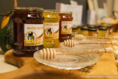 28 października 2025 r. podczas konferencji prasowej w urzędzie marszałkowskim w Zielonej Górze poznaliśmy wyniki konkursu „Ulubiony Producent Lubuski 2025”. 