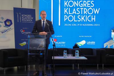 Członek zarządu województwa lubuskiego Łukasz Porycki na 11. Kongresie Klastrów Polskich w Parku Technologii Kosmicznych w Zielonej Górze-Nowym Kisielinie